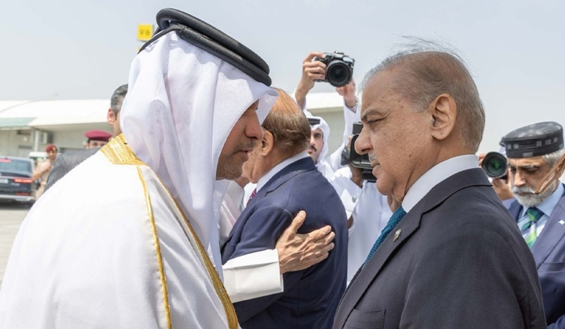 Pakistani PM Shehbaz Sharif Arrives in Doha to Offer Condolences on Passing of Father Amir